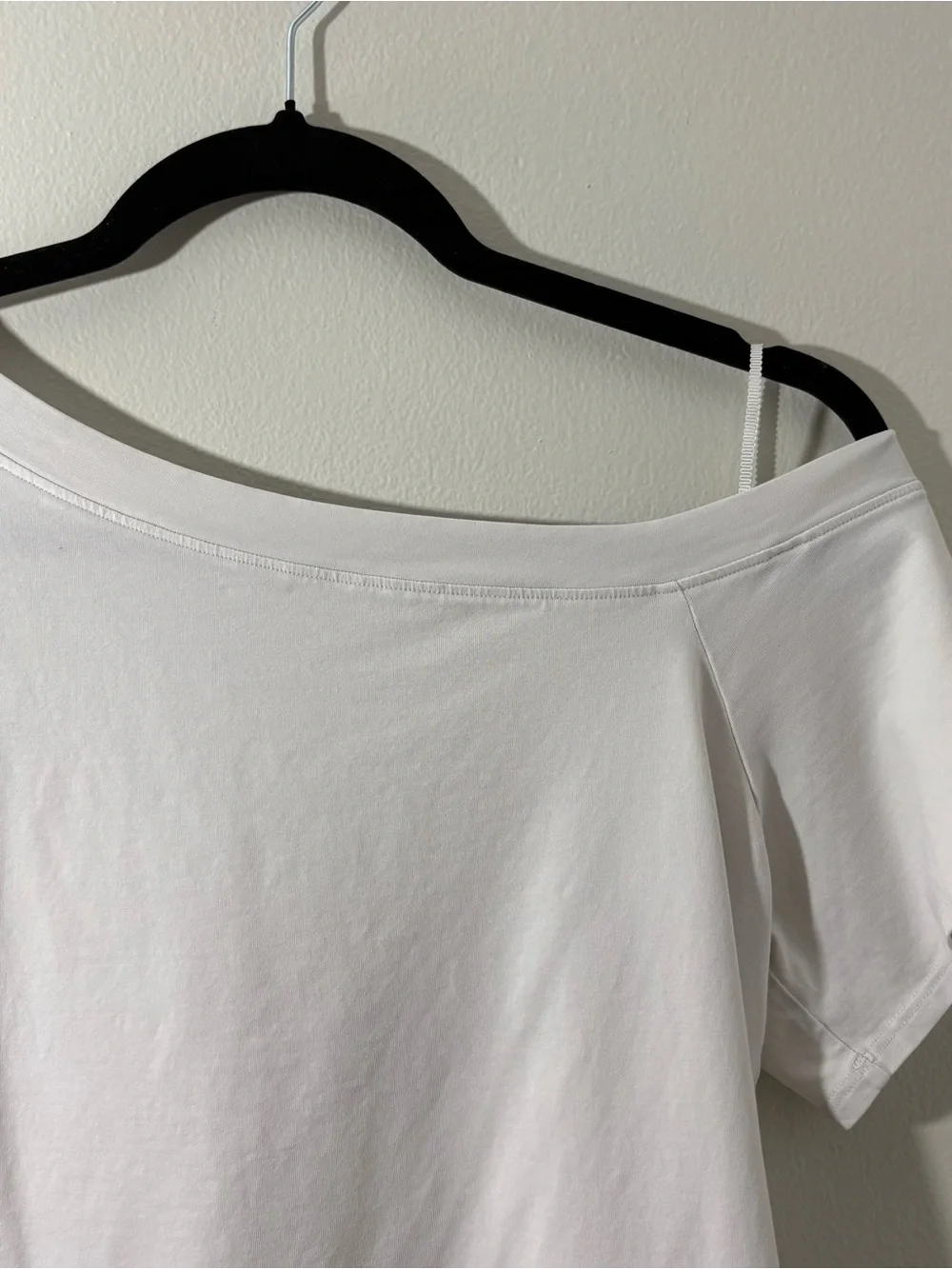 Lululemon “Off the Shoulder” white casual cotton t-shirt (size 10/12)